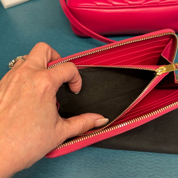 Bundle-Saint Laurent Pink Crossbody Chevron Leather Bag and Wallet - COA INLUDED - Picture 14 of 16